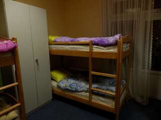 Хостелы YourHostel Club Киев Кровать в общем номере для мужчин и женщин с 10 кроватями-1