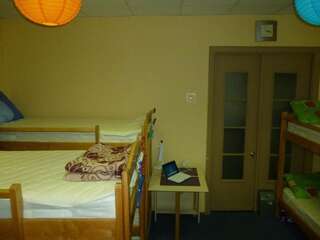 Хостелы YourHostel Club Киев Кровать в общем номере для мужчин и женщин с 10 кроватями-4