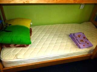 Хостелы YourHostel Club Киев Кровать в общем номере для мужчин и женщин с 10 кроватями-6
