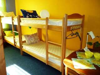 Хостелы YourHostel Club Киев Кровать в общем номере для мужчин и женщин с 10 кроватями-11