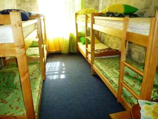 Хостелы YourHostel Club Киев Кровать в общем номере для мужчин и женщин с 10 кроватями-12