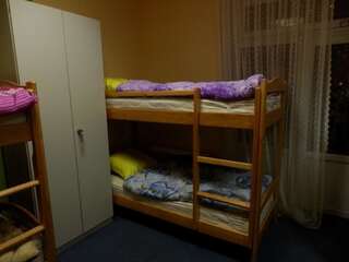 Хостелы YourHostel Club Киев Кровать в общем номере для мужчин и женщин с 10 кроватями-15