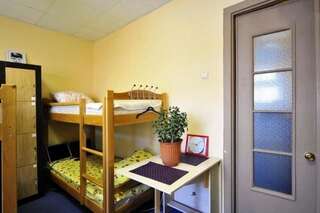 Хостелы YourHostel Club Киев Кровать в общем номере для мужчин и женщин с 10 кроватями-22
