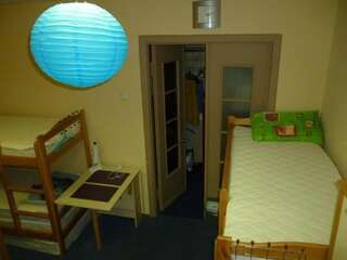 Хостелы YourHostel Club Киев Кровать в общем номере для мужчин и женщин с 10 кроватями-23
